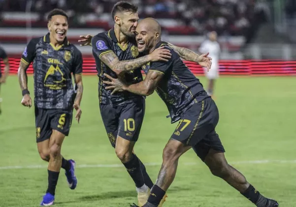 GILA! Main 10 Pemain, Malut United Bantai Persis Solo 5-2: David Da Silva Hattrick
