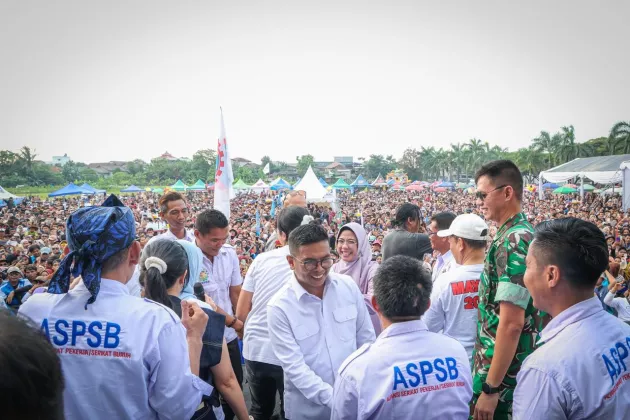 Di Peringatan May Day, Andra Soni Siap Tindak Tegas Praktik Percaloan Tenaga Kerja