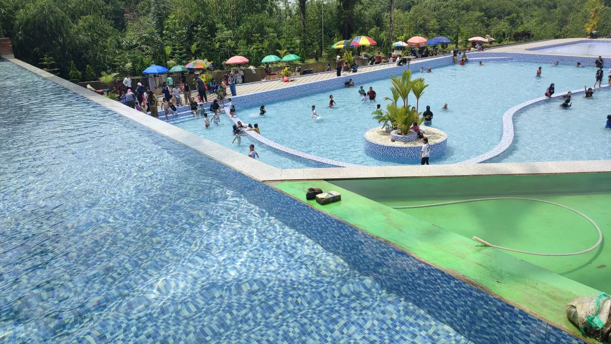 Dinginnya Kolam Renang Geger Hanjuang dan Jejak Sejarah Tasikmalaya