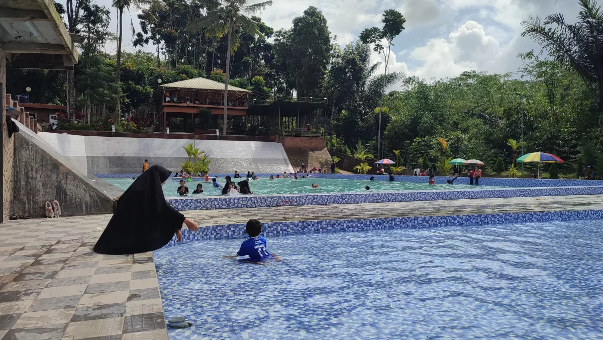 Dinginnya Kolam Renang Geger Hanjuang dan Jejak Sejarah Tasikmalaya
