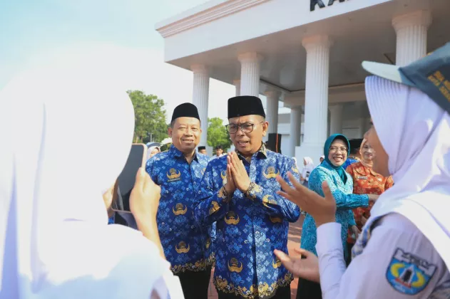 Peringati Hardiknas, Andra Soni Pastikan Program Sekolah Gratis Jangkau Madrasah Aliyah