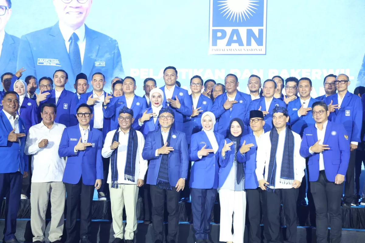 Di Depan Ribuan Kader PAN, Andra Soni Paparkan Realisasi Program Sekolah Gratis dan Pembangunan Infrastruktur
