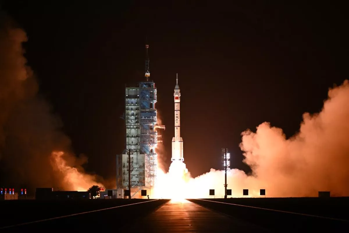 China Luncurkan Pesawat Antariksa Shenzhou-23, Bersiap Cetak Rekor Satu Tahun di Orbit!