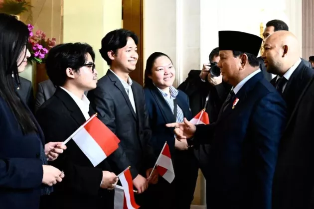 Ratusan Diaspora Indonesia Sambut Hangat Kedatangan Presiden Prabowo di Paris