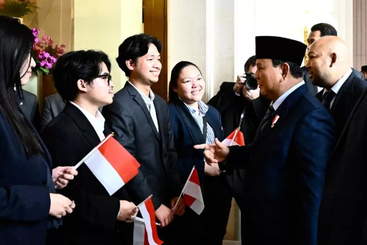 Ratusan Diaspora Indonesia Sambut Hangat Kedatangan Presiden Prabowo di Paris