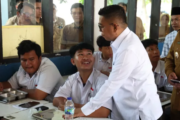 Gubernur Andra Soni Ingatkan Pentingnya Pemenuhan Gizi di Menu MBG
