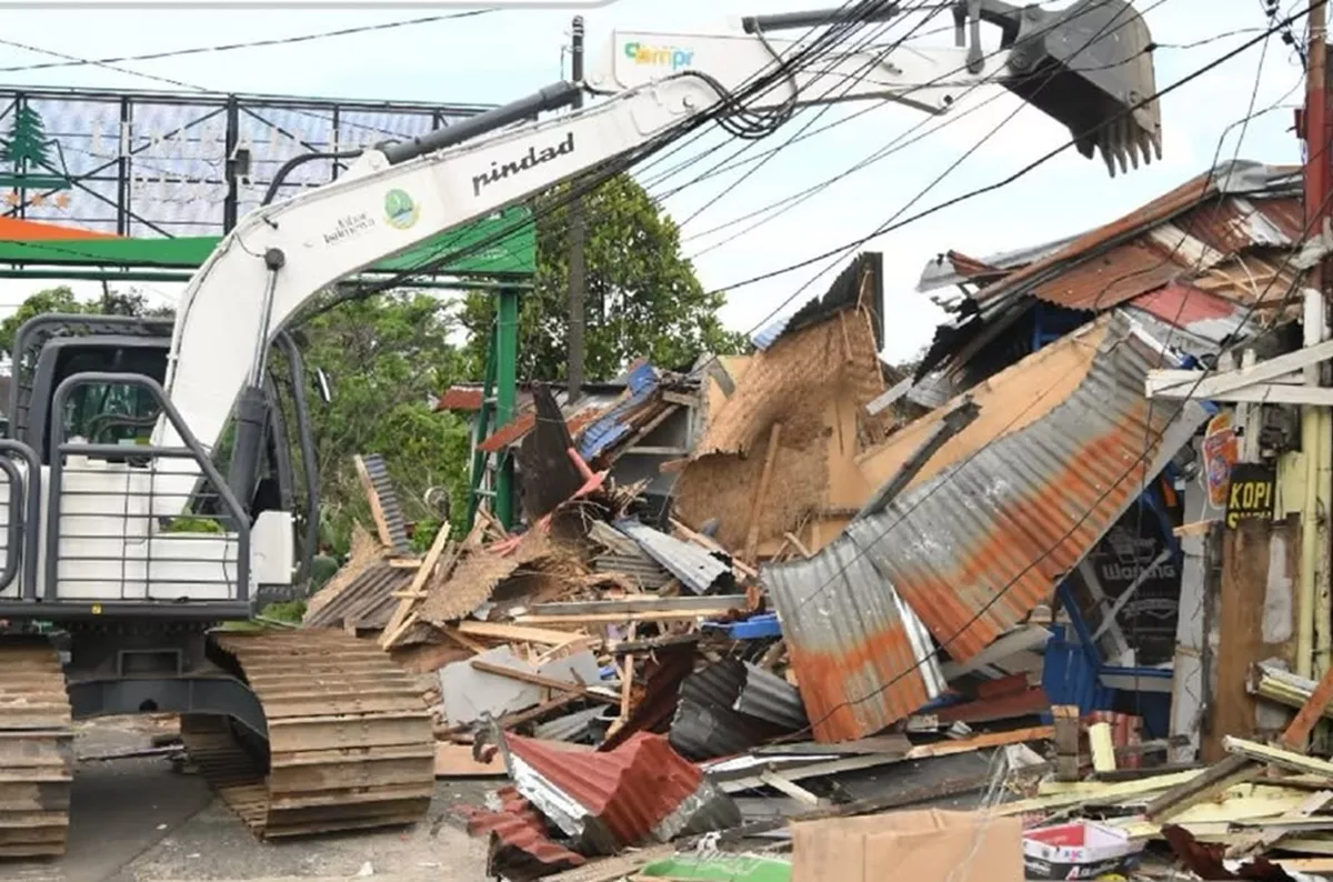 KDM Turun Langsung Tertibkan PKL di Ciloto Puncak, Pedagang Dapat Kompensasi