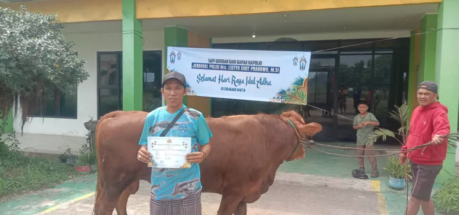 Sambut Idul Adha, Posraya Indonesia dan Relawan Orang Kampung Salurkan Hewan Kurban dari Kapolri ke SMKN 5 Kabupaten Tangerang