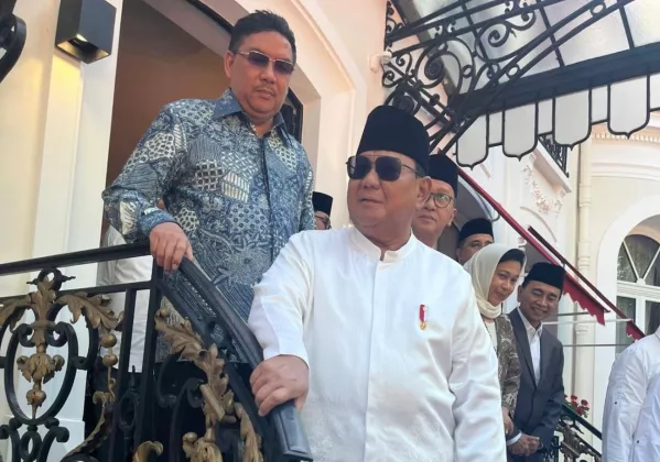 Denny JA: Macron dan Prabowo, Dua Pemain Geopolitik yang Hebat