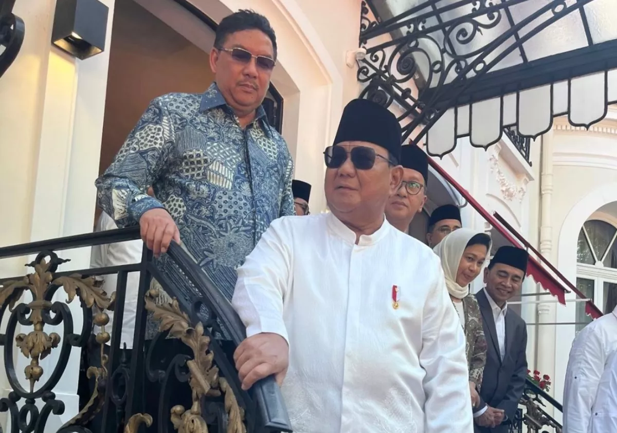 Denny JA: Macron dan Prabowo, Dua Pemain Geopolitik yang Hebat