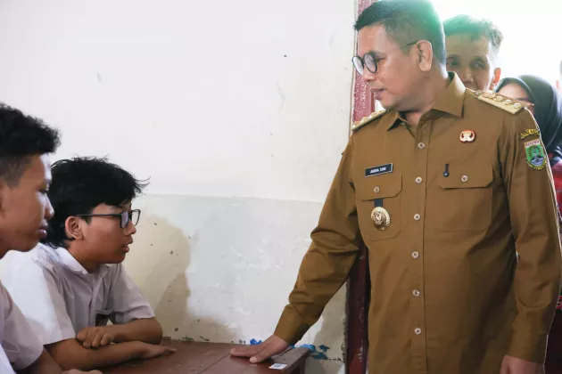 Gubernur Andra Soni Pantau Pelaksanaan MBG dan pra-SPMB