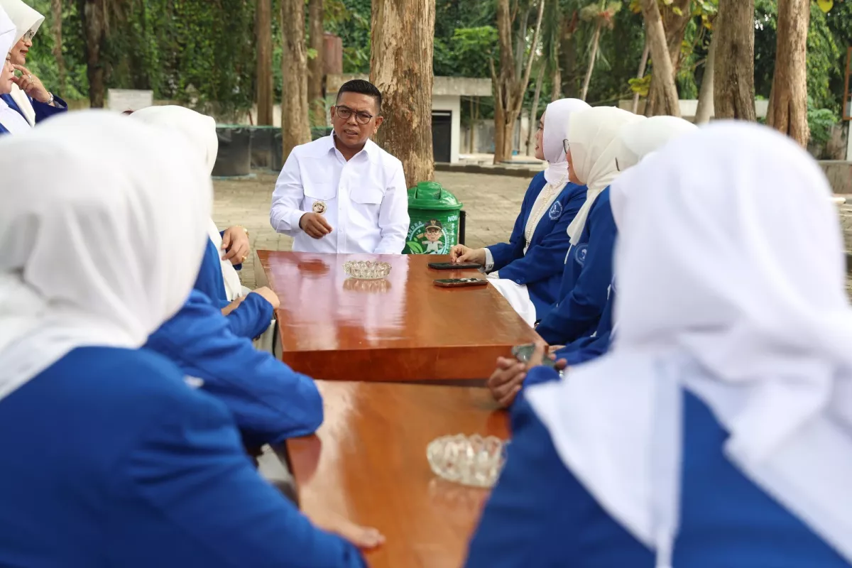 Gubernur Andra Soni Tekankan Pentingnya Peran Perempuan dalam Pembangunan