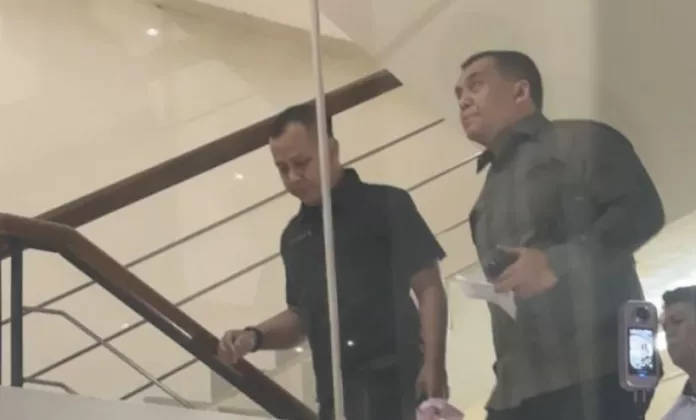 Momen Wamen Imipas Silmy Karim Serahkan Diri ke KPK Usai Dicari-Cari Terkait OTT Imigrasi