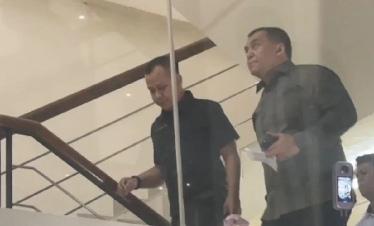 Momen Wamen Imipas Silmy Karim Serahkan Diri ke KPK Usai Dicari-Cari Terkait OTT Imigrasi
