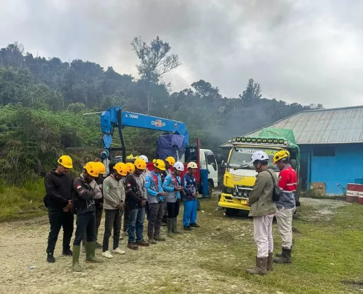 Tembus Medan Berat, PLN Hadirkan Listrik 24 Jam untuk 1.396 Rumah Tangga di Pegunungan Arfak, Papua Barat