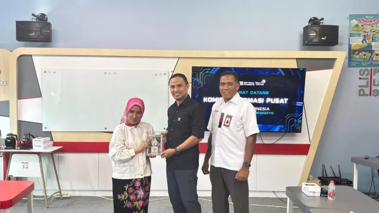Telkom Dukung Literasi Keterbukaan Informasi Publik melalui Edukasi Bersama Komisi Informasi Pusat di SMK Telkom Purwokerto