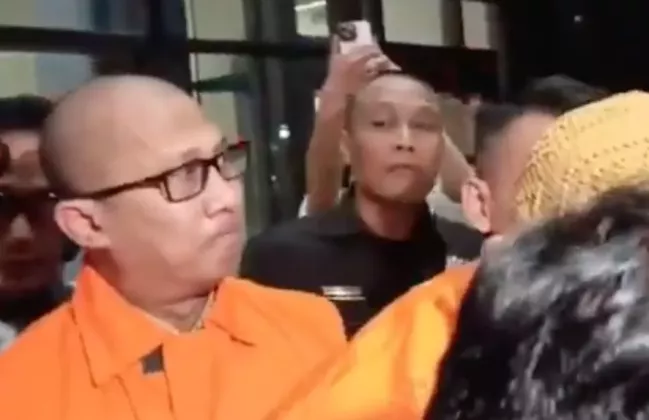 Direktur Maktour Ismail Adham Menangis Saat Ditahan KPK Kasus Korupsi Kuota Haji