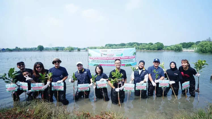 Pelindo Dukung Restorasi Ekosistem Pesisir Muara Gembong melalui Penanaman Mangrove dan Bantuan Air Bersih