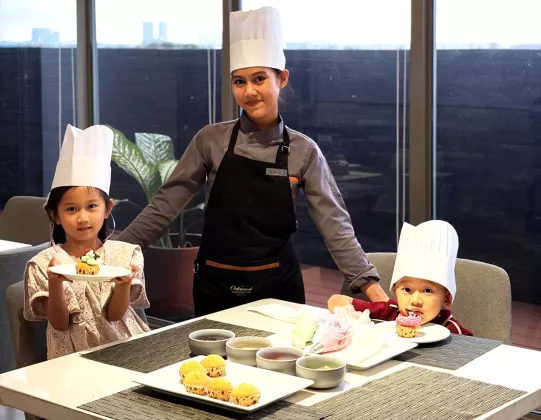 Nikmati Liburan Sekolah 'Golden Escape' Bersama Keluarga di Oakwood PIK Jakarta