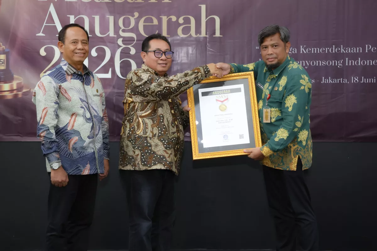 Gubernur Andra Soni Raih Anugerah SMSI 2026 Kategori Spirit Pers Indonesia