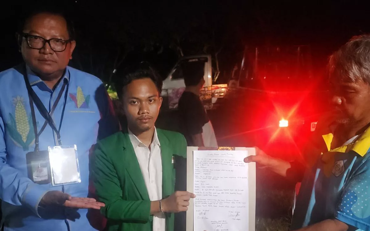 Mahasiswa Demo Mentan Amran, Bawa Pulang Hand Tractor Untuk Petani Kampung Halaman