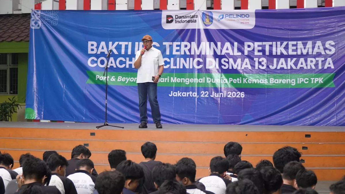 Sasar Generasi Muda Jakarta Utara, IPC TPK Kenalkan Industri Petikemas dan Salurkan Fasilitas Kebersihan
