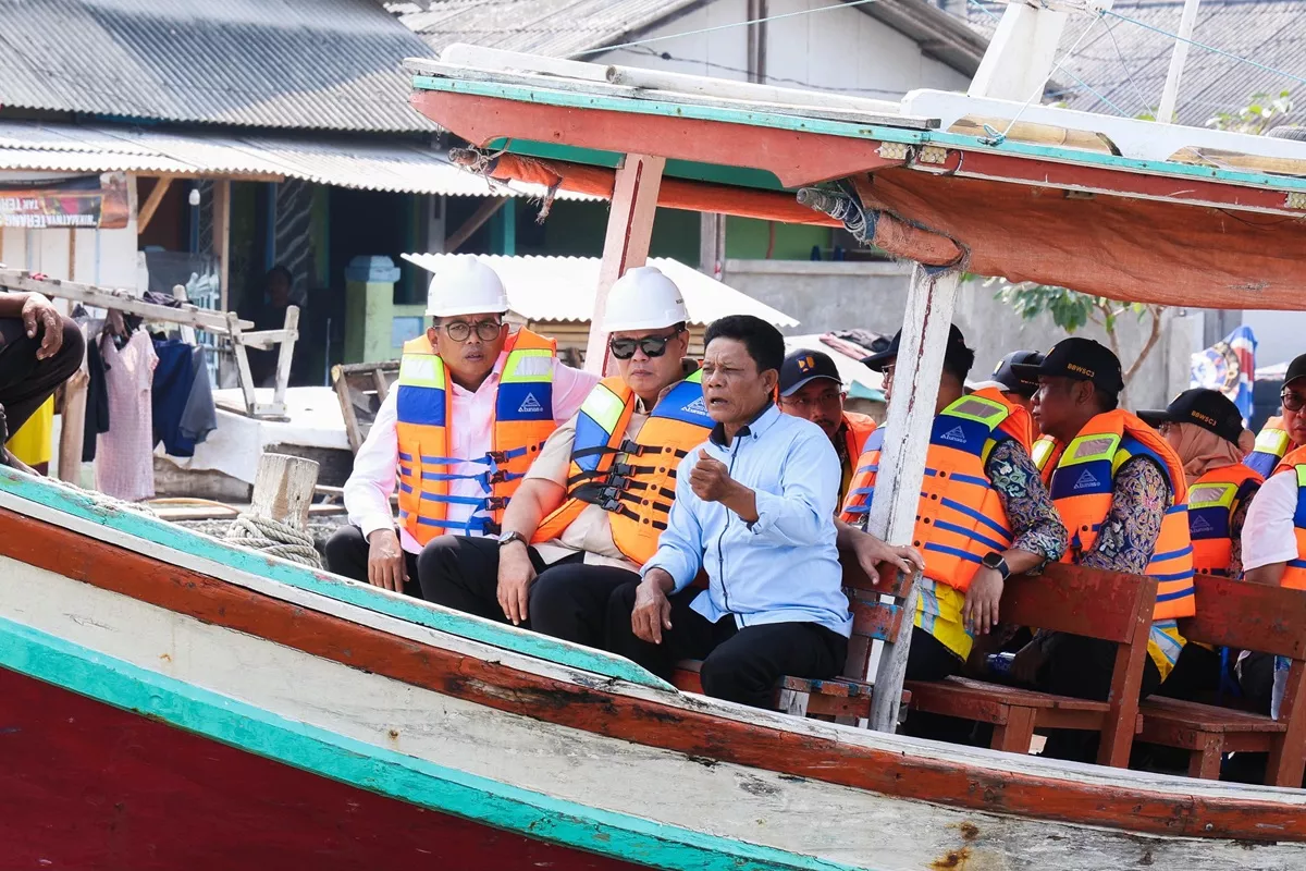 Respons Keluhan Warga, Gubernur Andra Soni Awasi Langsung Normalisasi Sungai Cibanten