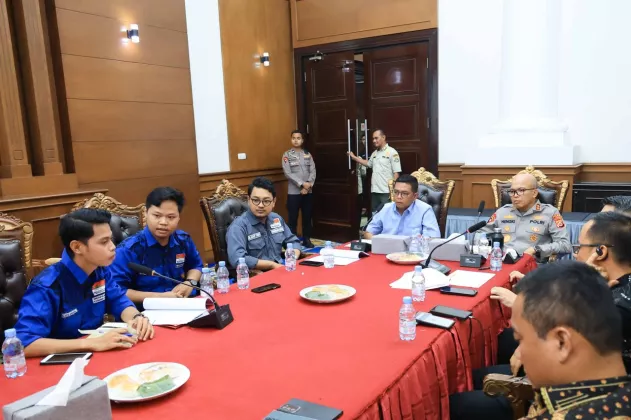 Gubernur Andra Soni Dorong Kontribusi Mahasiswa dalam Mendukung Pembangunan Daerah