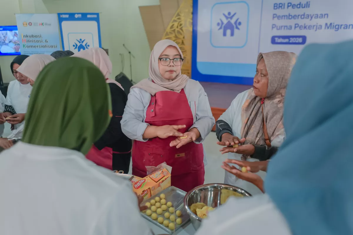 Tingkatkan Ketahanan Ekonomi, BRI Peduli Beri PelatihanKewirausahaan Bagi Puluhan Purna Pekerja Migran Indonesia di Cirebon