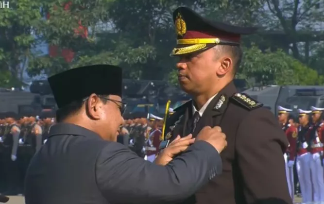 Prabowo Anugerahkan Bintang Bhayangkara Nararya kepada Tiga Personel Polri pada Hari Bhayangkara ke-80