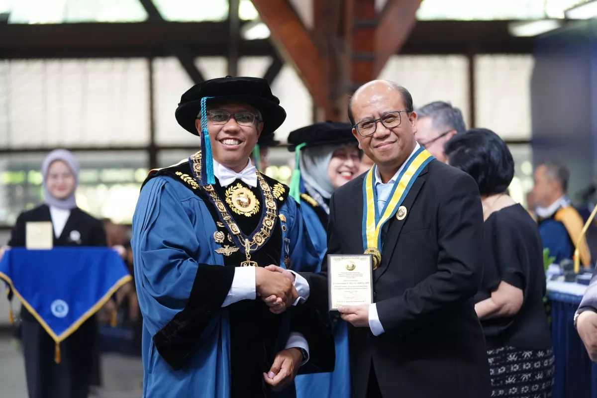 ITB Anugerahkan Ganesa Wirya Jasa Adiutama kepada Suroso Isnandar