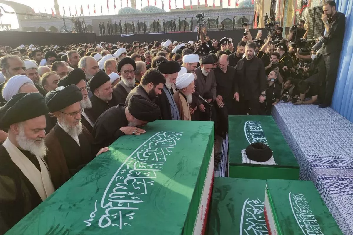 Lautan Air Mata di Qom: Jutaan Pelayat Hadiri Salat Jenazah Ayatollah Ali Khamenei