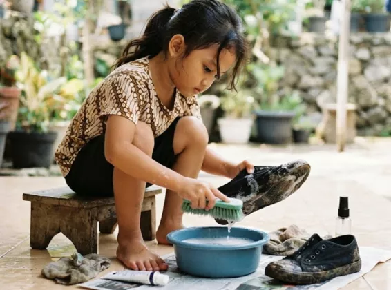 8 Rahasia Sepatu Sekolah Anak Awet: Tips Praktis Ibu Pintar Hemat Pengeluaran