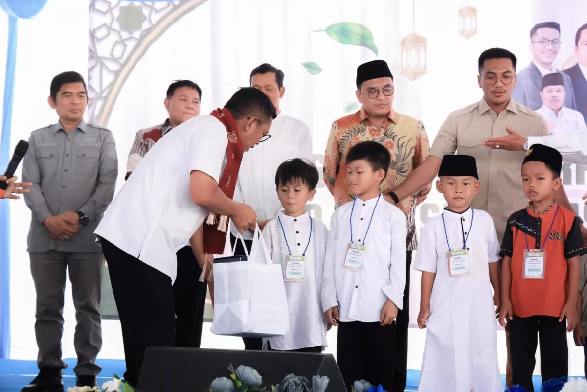 Gubernur Andra Soni Apresiasi Semangat Gotong Royong Warga Cengkok Dalam Membangun Kampung