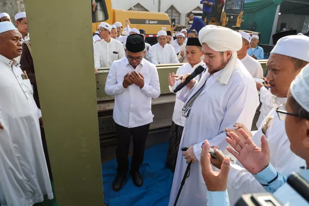 Pemasangan Tiang Pancang Pembangunan Masjid Al Mubarokah, Gubernur Andra Soni Harap Masjid Menjadi Pusat Peradaban
