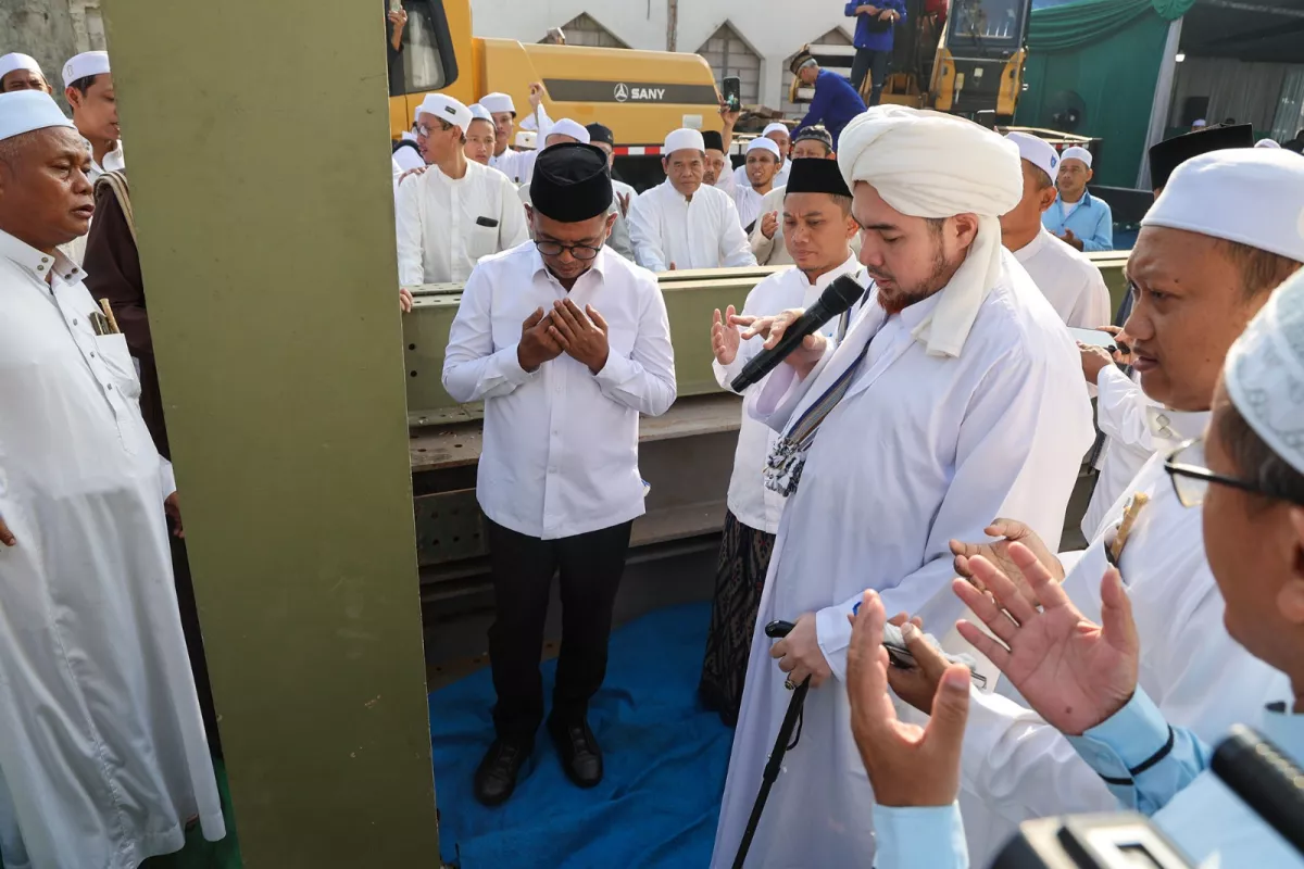 Pemasangan Tiang Pancang Pembangunan Masjid Al Mubarokah, Gubernur Andra Soni Harap Masjid Menjadi Pusat Peradaban