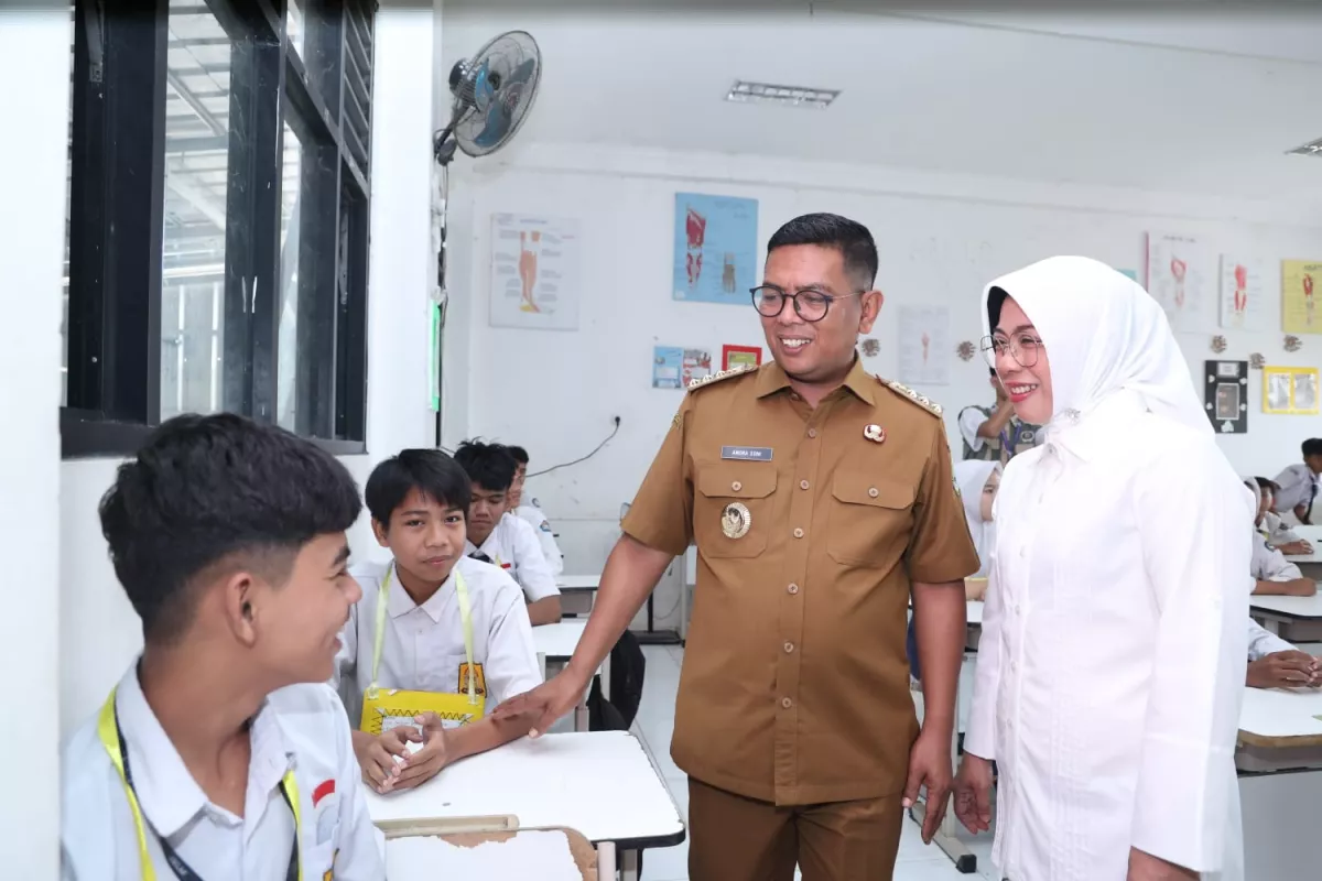 Gubernur Andra Soni Tinjau Pembangunan Ruang Kelas Baru SMA Negeri 30 Kabupaten Tangerang