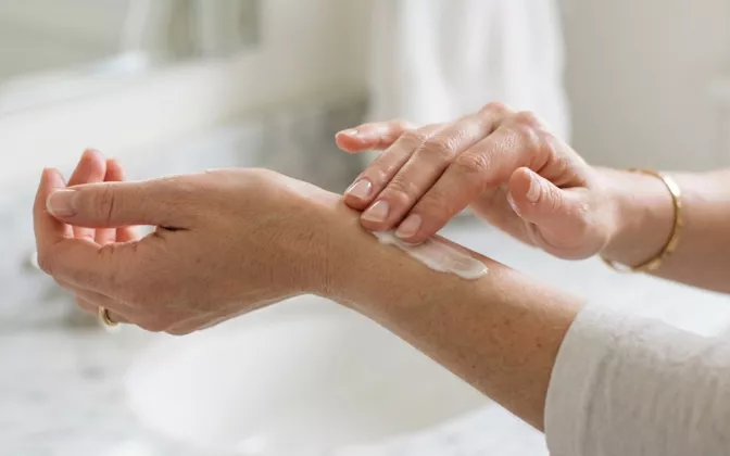 Ingin Kulit Glowing? Ketahui 5 Waktu Terbaik untuk Menggunakan Body Lotion