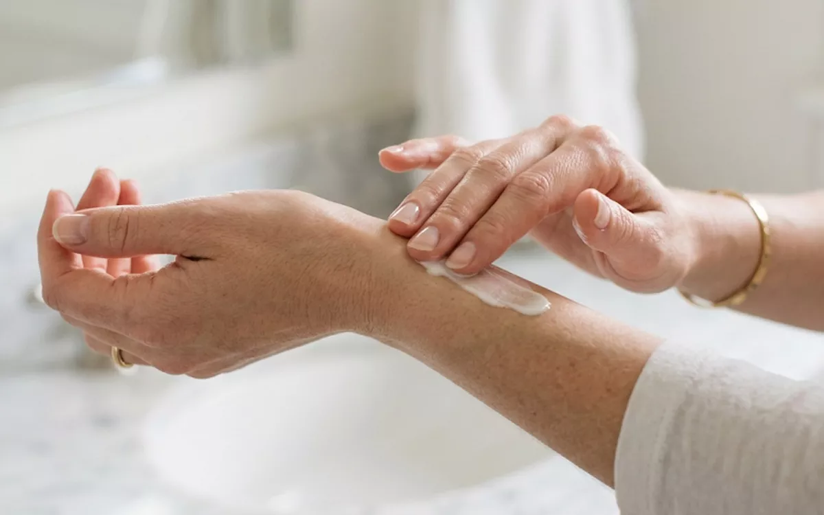 Ingin Kulit Glowing? Ketahui 5 Waktu Terbaik untuk Menggunakan Body Lotion