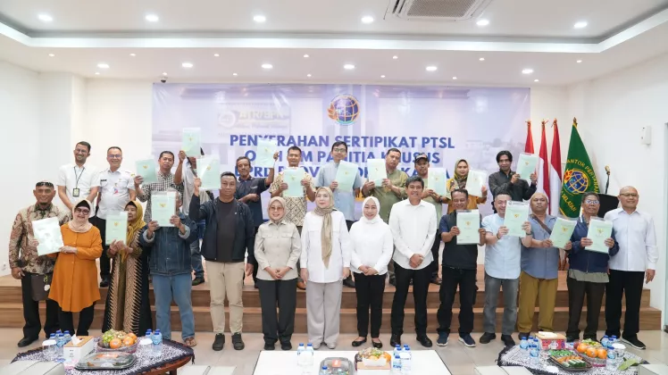141 Sertipikat PTSL Diserahkan Serentak, Wujud Nyata Kepastian Hukum bagi Masyarakat DKI Jakarta