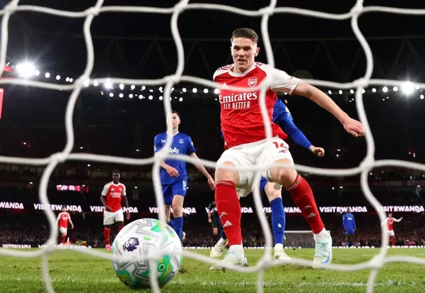 Arsenal Tukar Guling Viktor Gyokeres dengan Julian Alvarez?