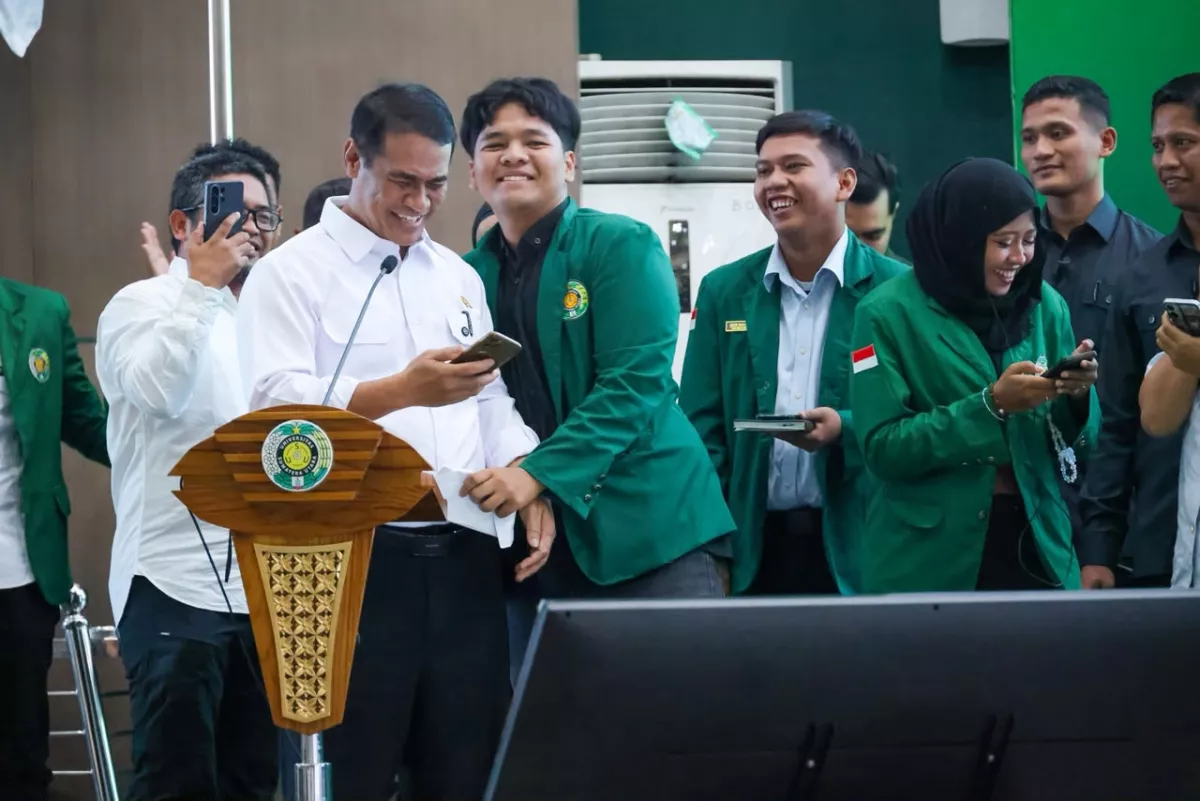 Mentan Amran Respon Aspirasi Mahasiswa: Bantu Mahasiswa Penjual Mochi dan Langsung Tindak Laporan Pupuk