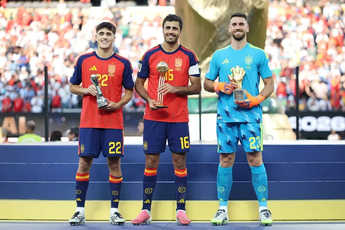 Tak Hanya Trofi Juara, La Roja Juga Bawa Pulang Sederet Gelar Individu Terbaik
