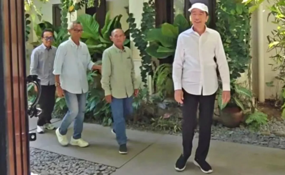 Jokowi Kumpulkan Rekan Kuliah UGM di Solo, Siap Hadapi Roy Surya di Pengadilan!