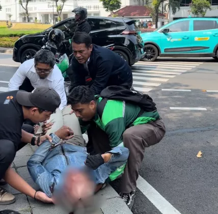 Terlambat Ratas Bersama Presiden, Mentan Amran Ternyata Tolong Korban Kecelakaan di Menteng