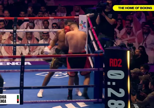 Sempat Tumbang Dua Kali, Anthony Joshua Balas KO Cristian Prenga di Ronde Kedua