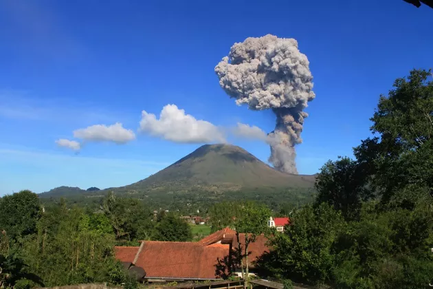 Empat Gunung Berapi Aktif di Sulawesi Utara Berstatus Waspada! Masyarakat Diimbau Perhatikan Zona Bahaya