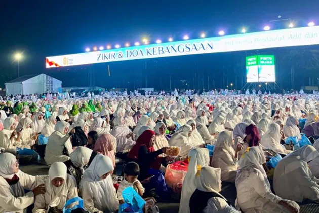 Monas Memutih! Puluhan Ribu Jemaah Larut dalam Zikir dan Doa Kebangsaan