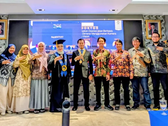 Kembangkan AI untuk Deteksi Kerusakan Jalan, Dosen ITPLN Lulus Doktoral UI 