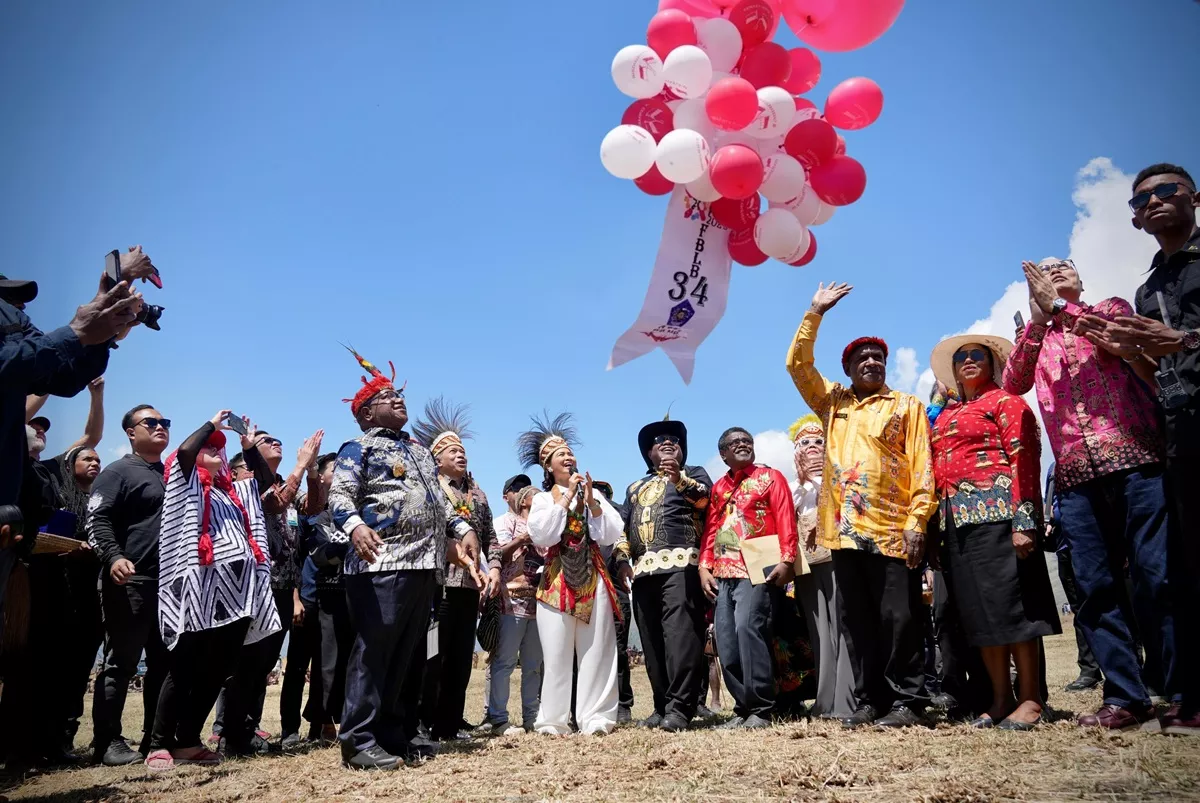 Menkop Bawa Semangat Koperasi ke Festival Lembah Baliem Wamena